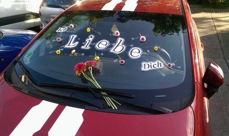 Liebesbeweis mit Auto