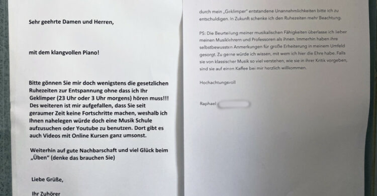 Nachbar spielt Klavier