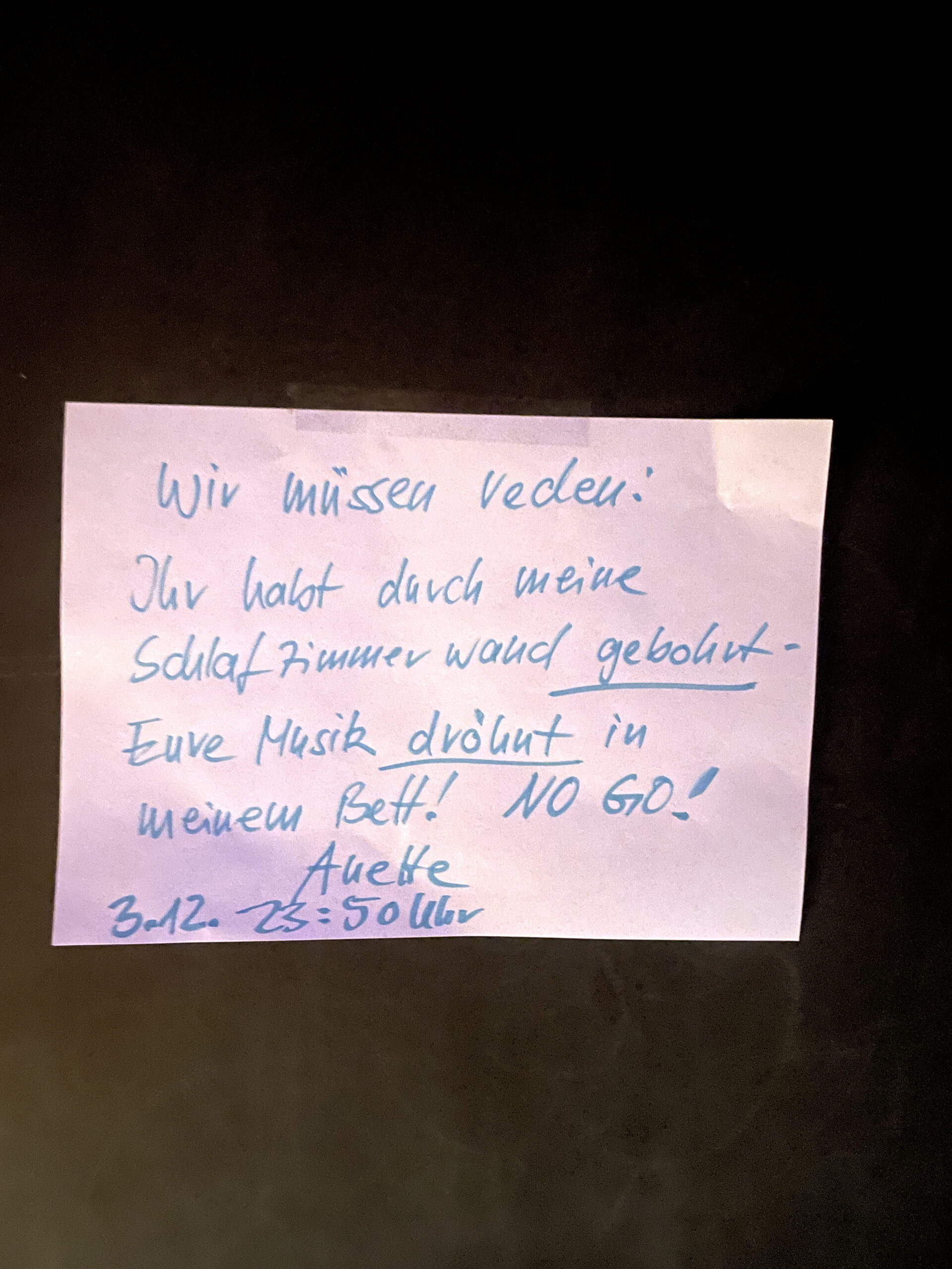 Löchrige Tatsachen Hier kommt nicht nur der Bohrer durch