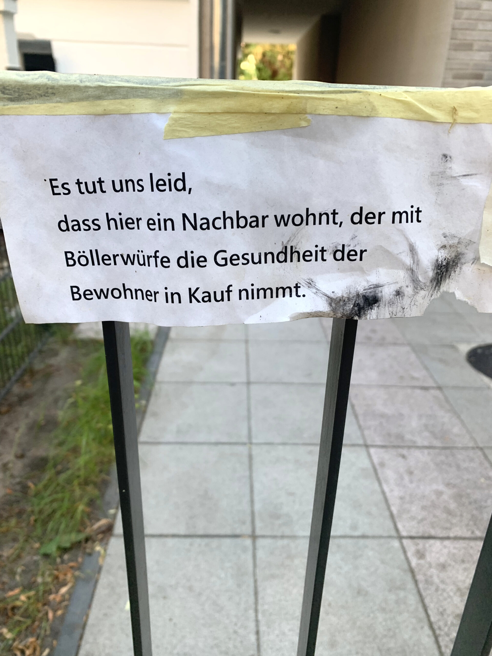 Nachbar Belstigt Mich