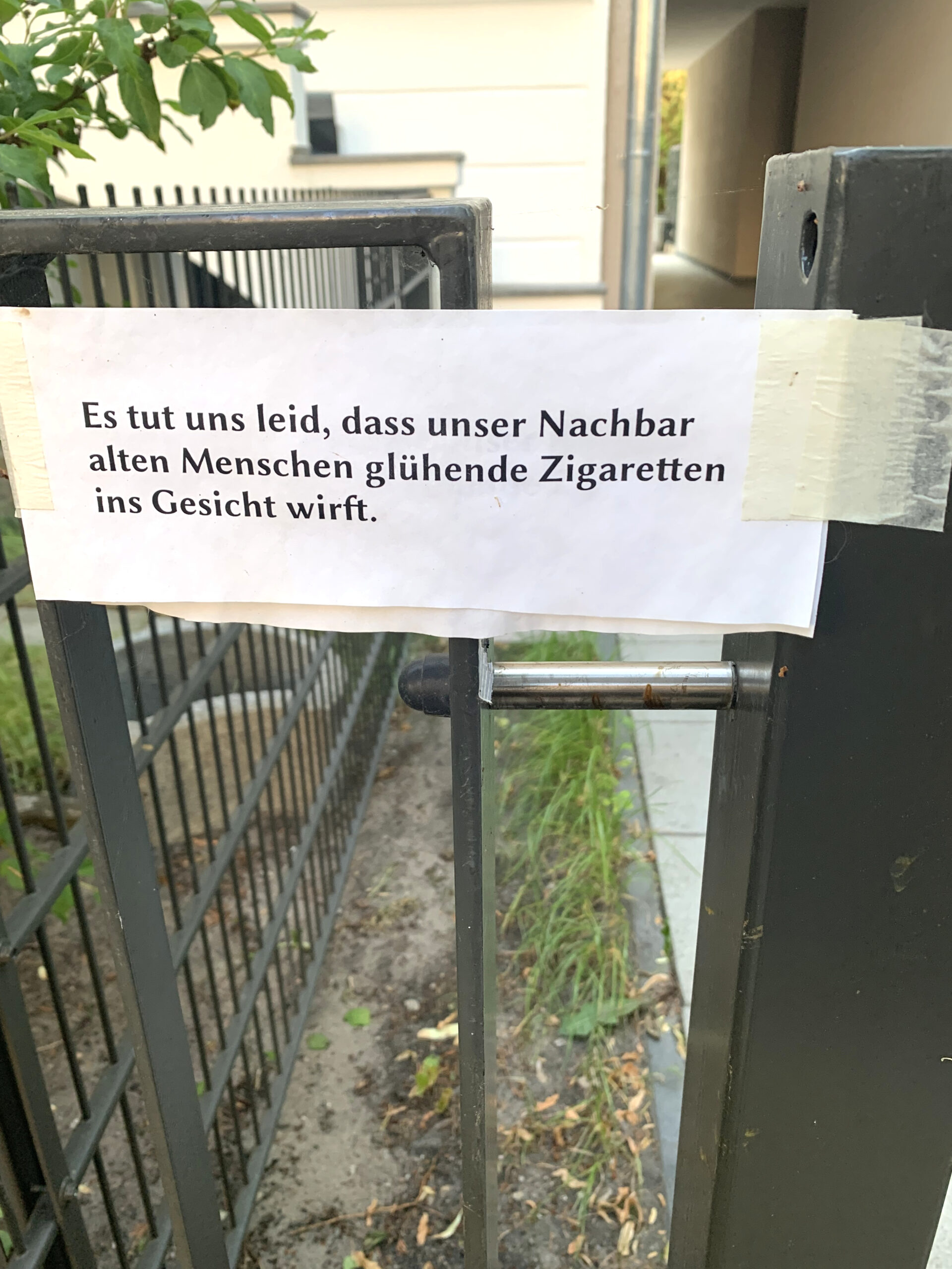 Nachbar Belstigt Mich